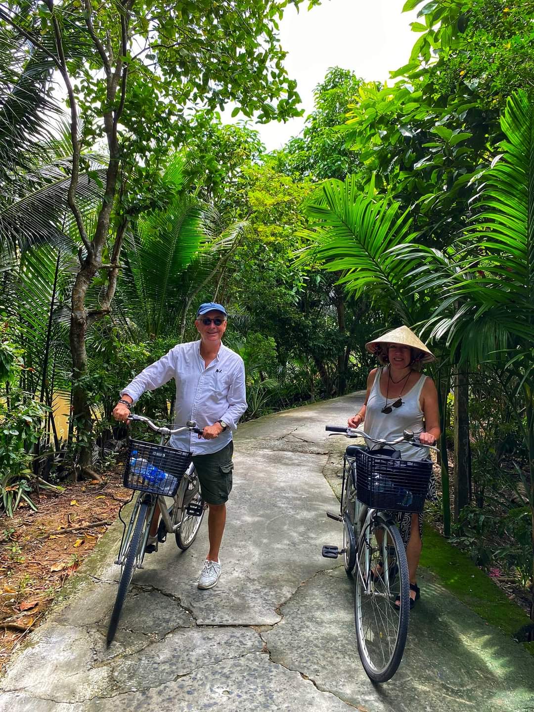 Mekong Delta tour 2 days 1 night ( Cycling & Floating Market )